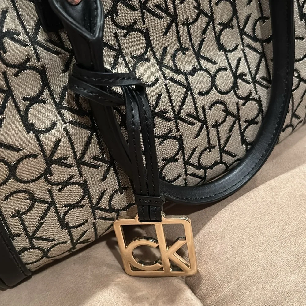 Calvin Klein NWOT BAG - Picture 2 of 8